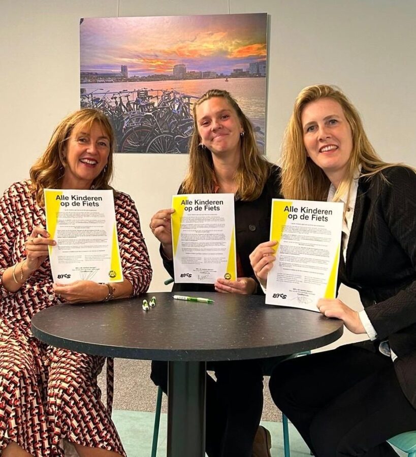 Councilors Marja Ruigrok en Melanie van der Horst with Romee Nicolai, Bicycle Mayor of Amsterdam